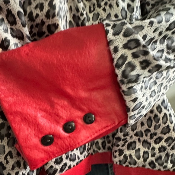 ✅Women’s Red Leather Jacket - Picture 8 of 16